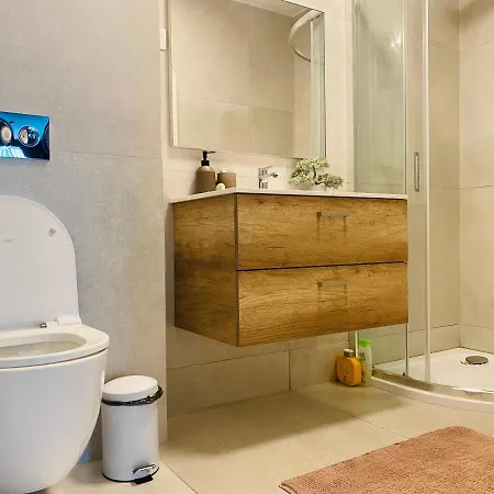 Evadari Urbane, 2 En-suite Studios, Cazino, *