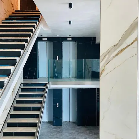 Evadari Urbane, 2 En-suite Studios, Cazino, Mamaia