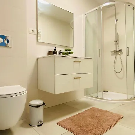 Evadari Urbane, 2 En-suite Studios, Cazino,