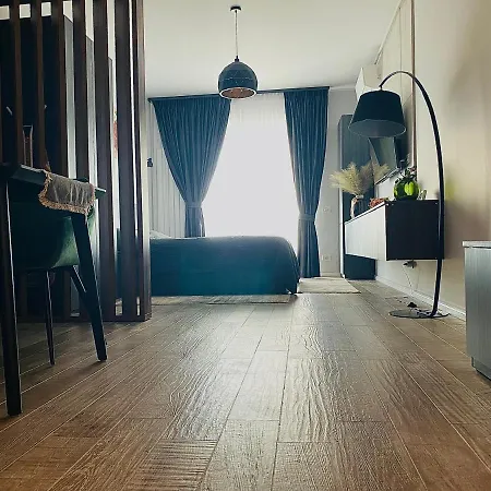דירה Evadari Urbane, 2 En-suite Studios, Cazino, מאמאיה