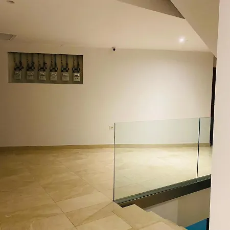 公寓 Evadari Urbane, 2 En-suite Studios, Cazino,