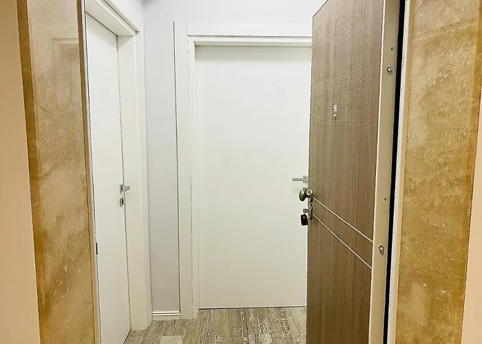 Evadari Urbane, 2 En-suite Studios, Cazino, Mamaia